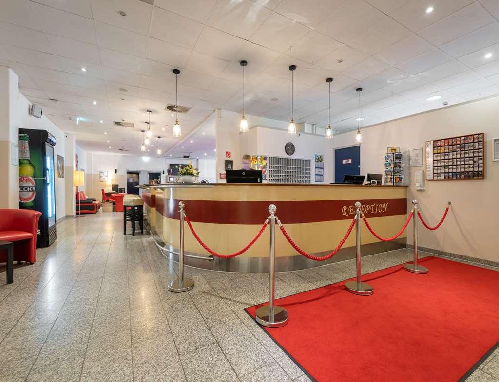 Premier Inn Berlin City Sued Εξωτερικό φωτογραφία