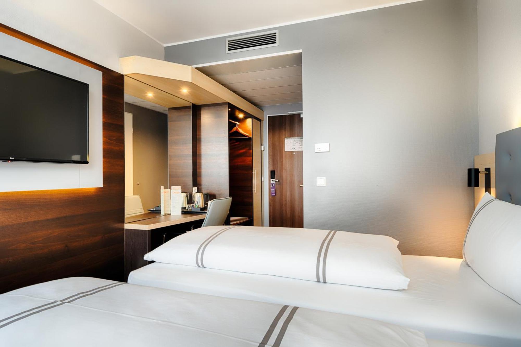 Premier Inn Berlin City Sued Εξωτερικό φωτογραφία