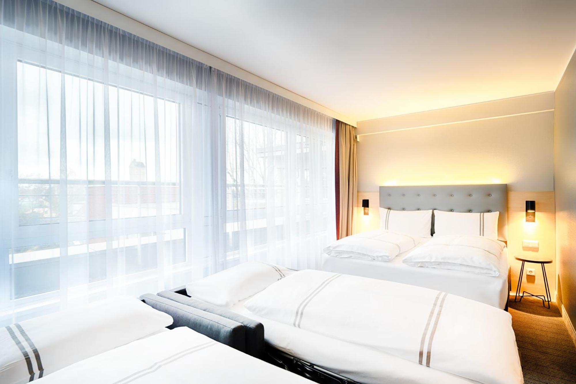 Premier Inn Berlin City Sued Εξωτερικό φωτογραφία