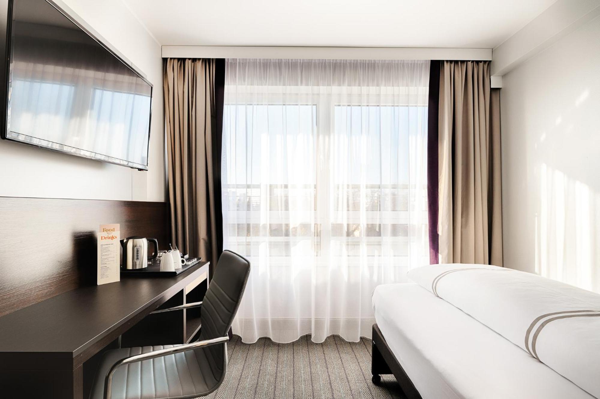 Premier Inn Berlin City Sued Εξωτερικό φωτογραφία
